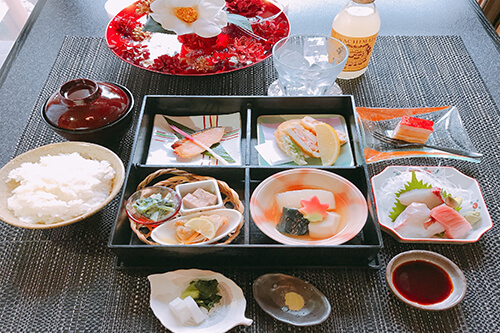 Komatsu's Daily Lunch with Free 1 Drink ¥2,700 ( Weekdays Only )