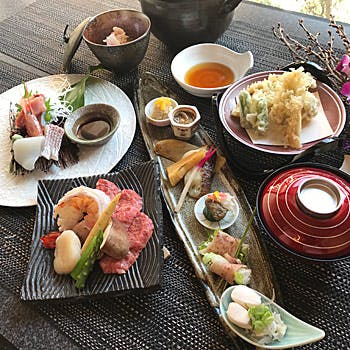 Omakase (Chef's special) Kaiseki Course ¥8,000 *The photos are for 10,000 yen course